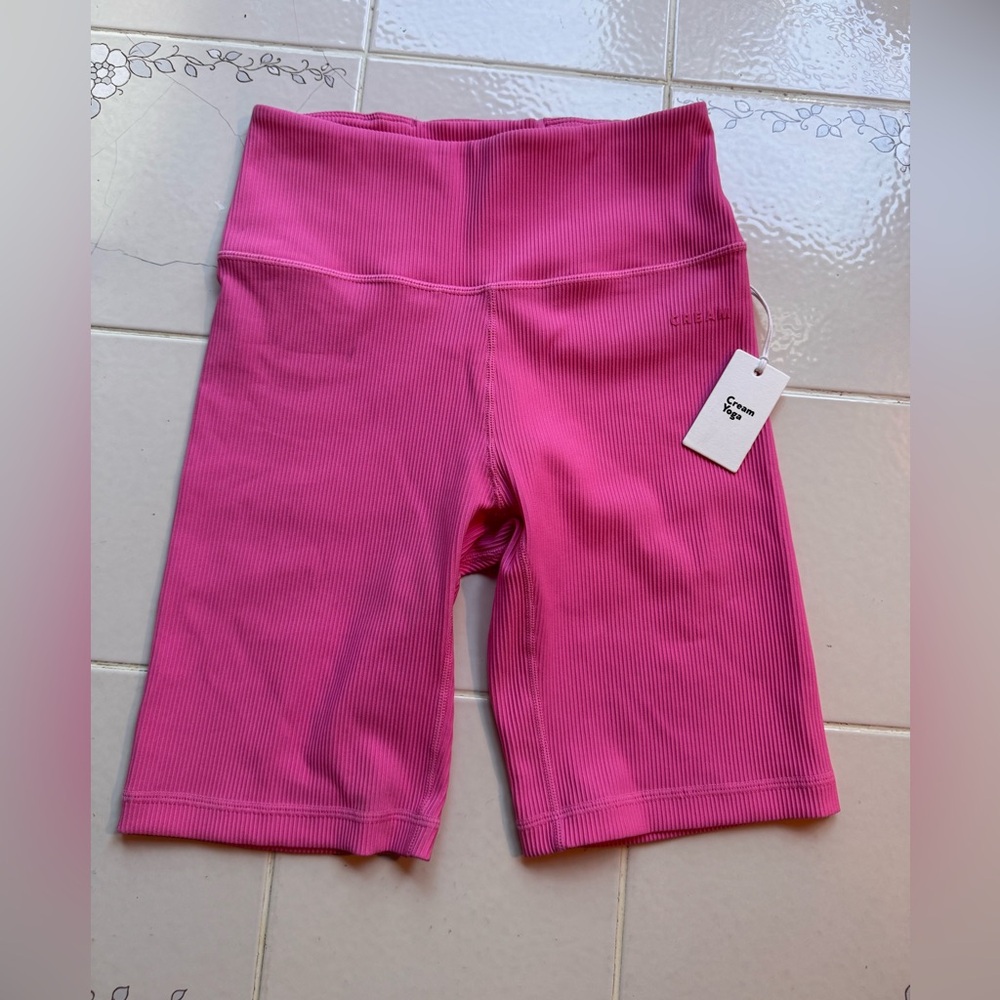 NWT Cream Yoga Hot Pink Biker Shorts size Small - Picture 4 of 8